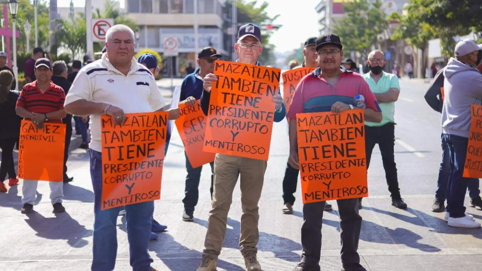 policias jubilados se manifiestan